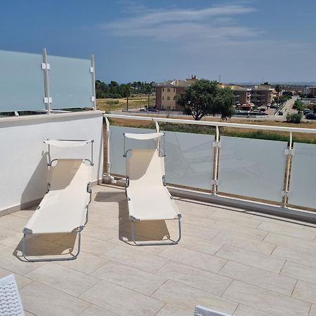 Апартаменти La Terrazza Sul Mare Кампомарино Екстер'єр фото