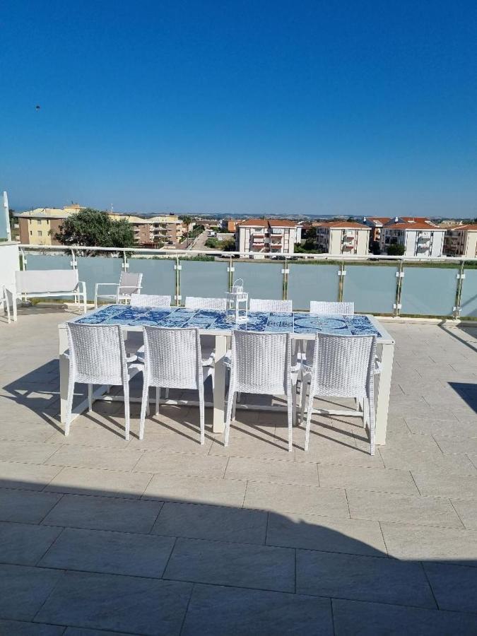 Апартаменти La Terrazza Sul Mare Кампомарино Екстер'єр фото